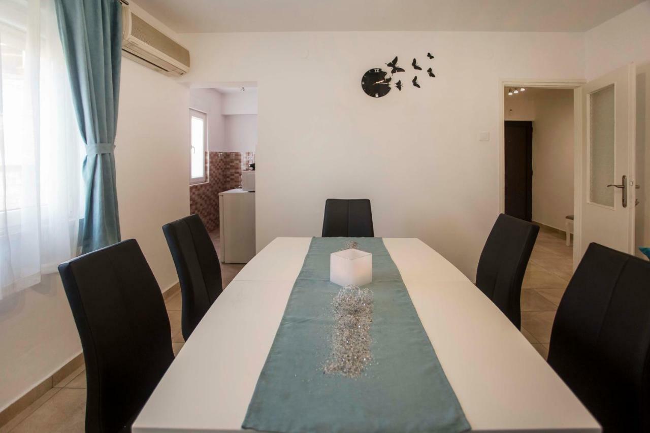 Apartman Barbara ロヴィニ エクステリア 写真