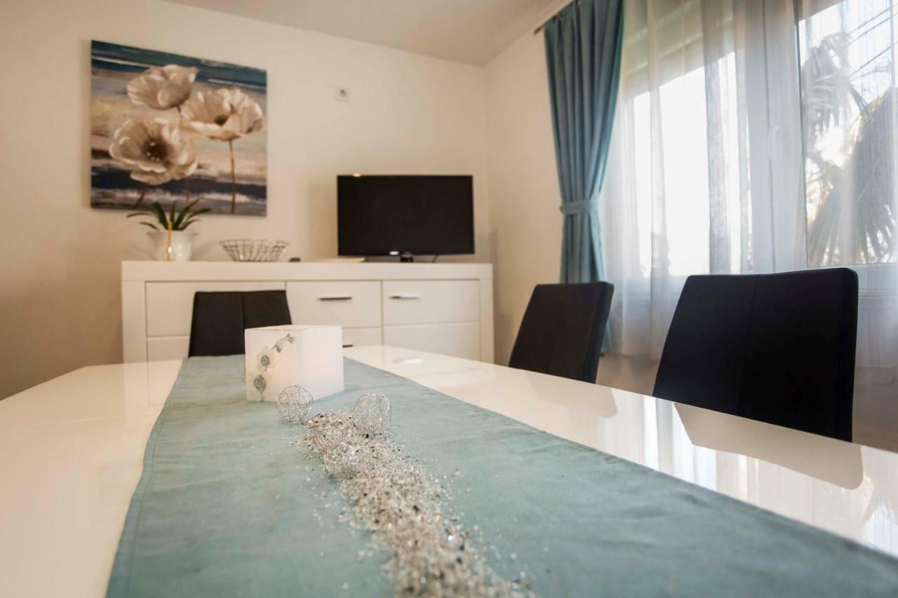 Apartman Barbara ロヴィニ エクステリア 写真