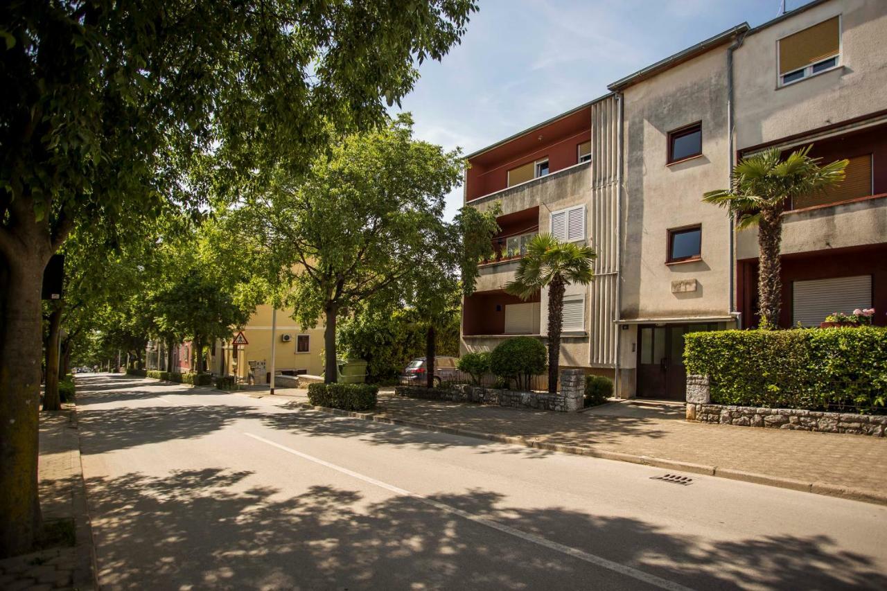 Apartman Barbara ロヴィニ エクステリア 写真