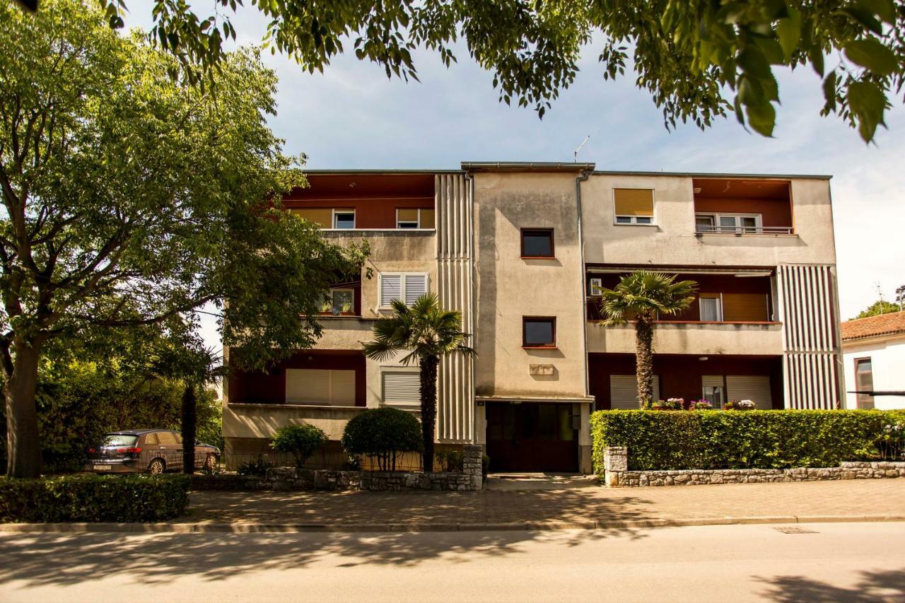Apartman Barbara ロヴィニ エクステリア 写真