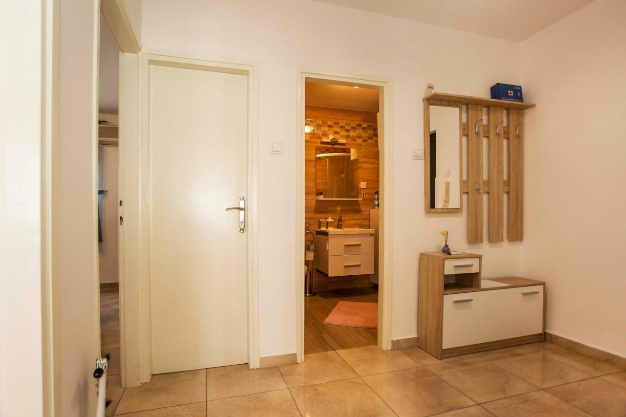 Apartman Barbara ロヴィニ エクステリア 写真