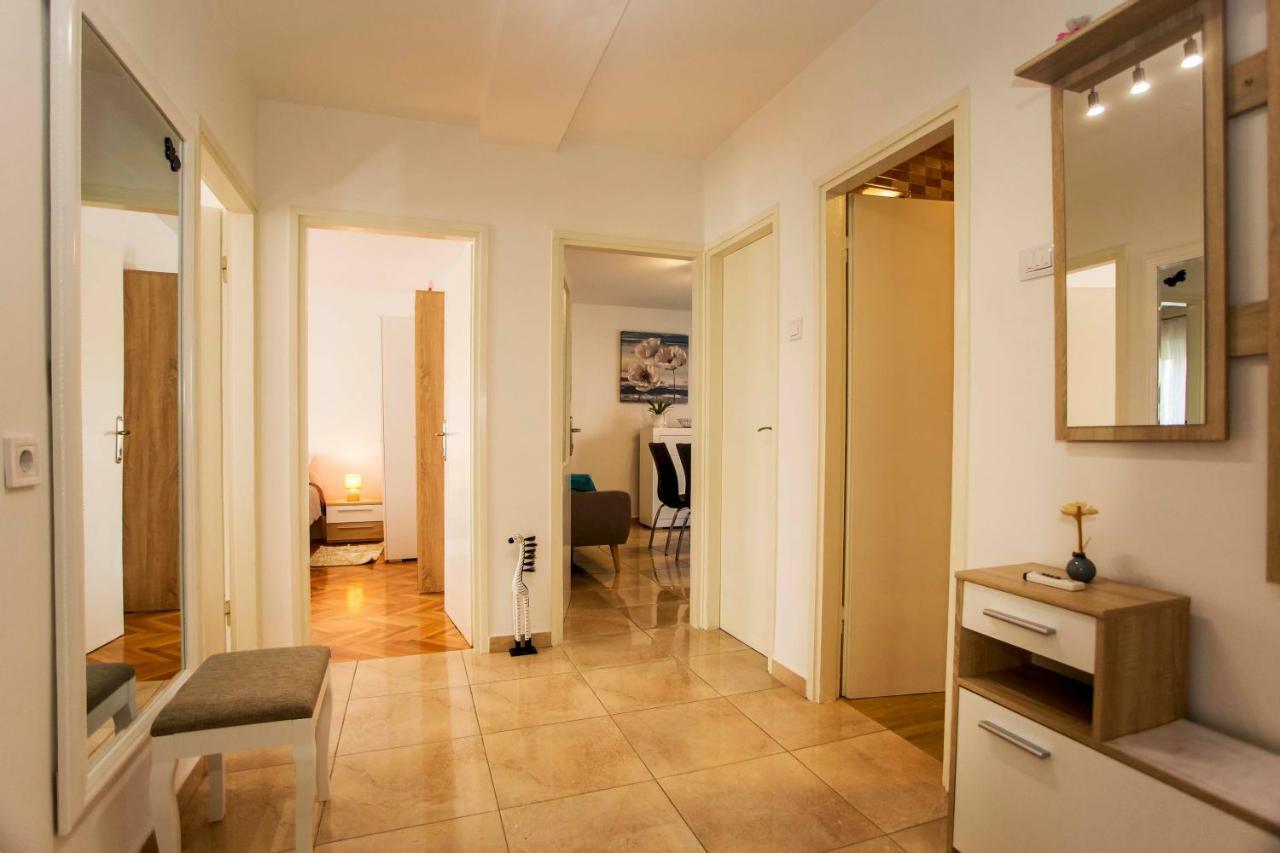 Apartman Barbara ロヴィニ エクステリア 写真