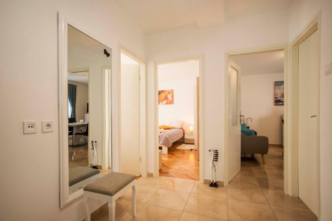 Apartman Barbara ロヴィニ エクステリア 写真