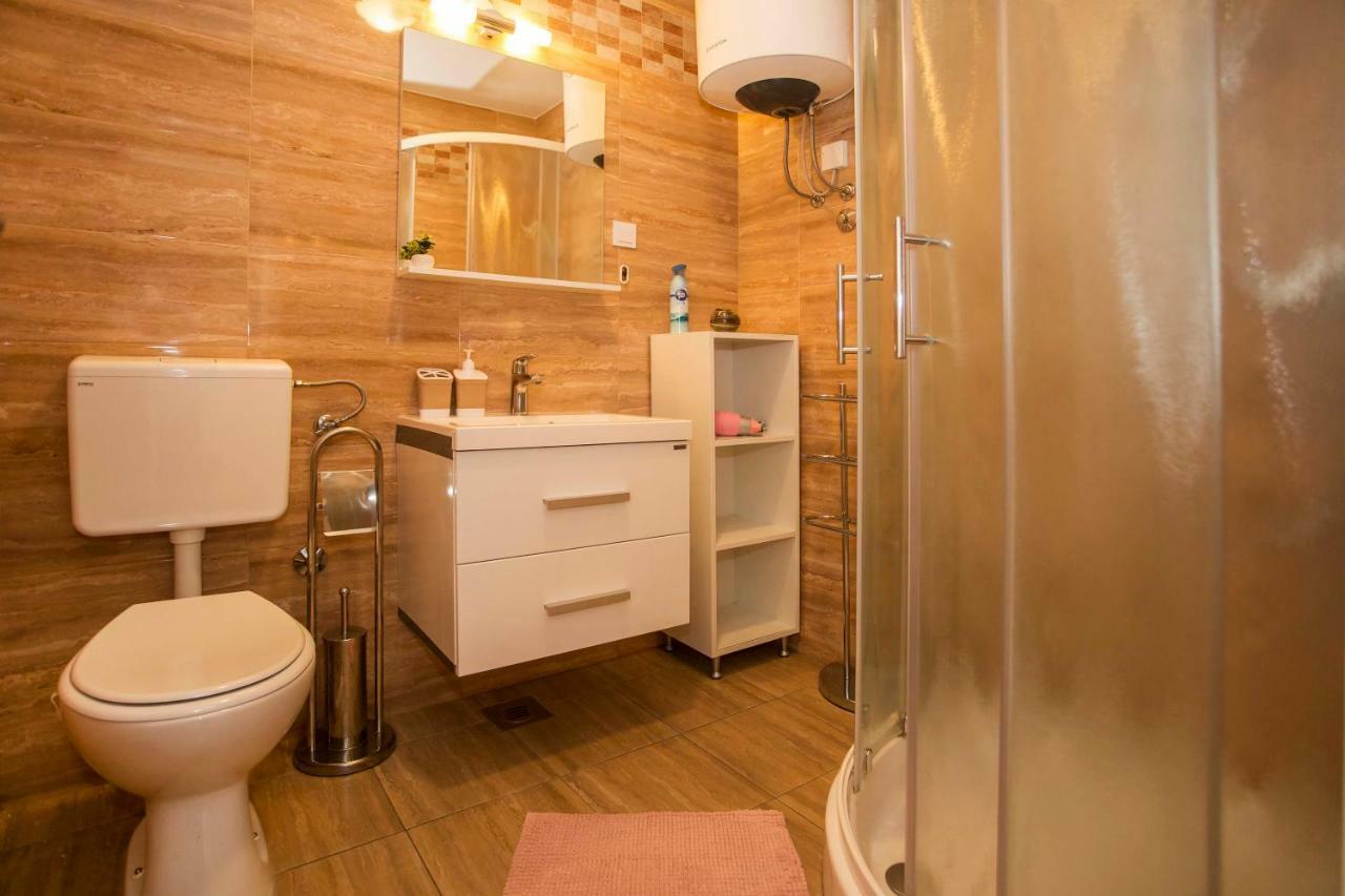 Apartman Barbara ロヴィニ エクステリア 写真
