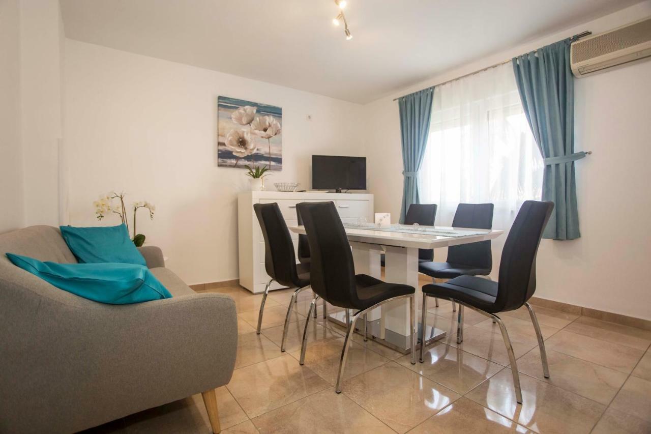 Apartman Barbara ロヴィニ エクステリア 写真