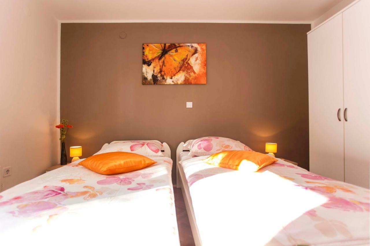 Apartman Barbara ロヴィニ エクステリア 写真