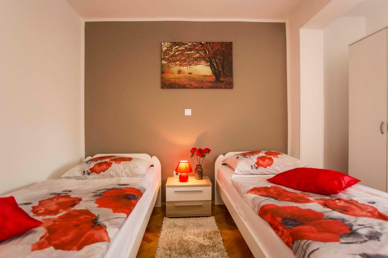 Apartman Barbara ロヴィニ エクステリア 写真